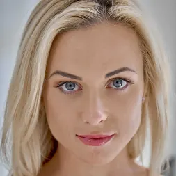 Vinna Reed in 'Babes' Sweet Little Lies (Thumbnail 1)